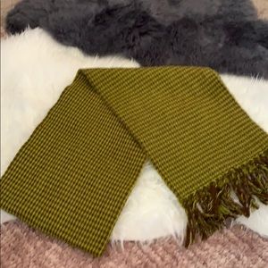 Green and brown houndstooth scarf
